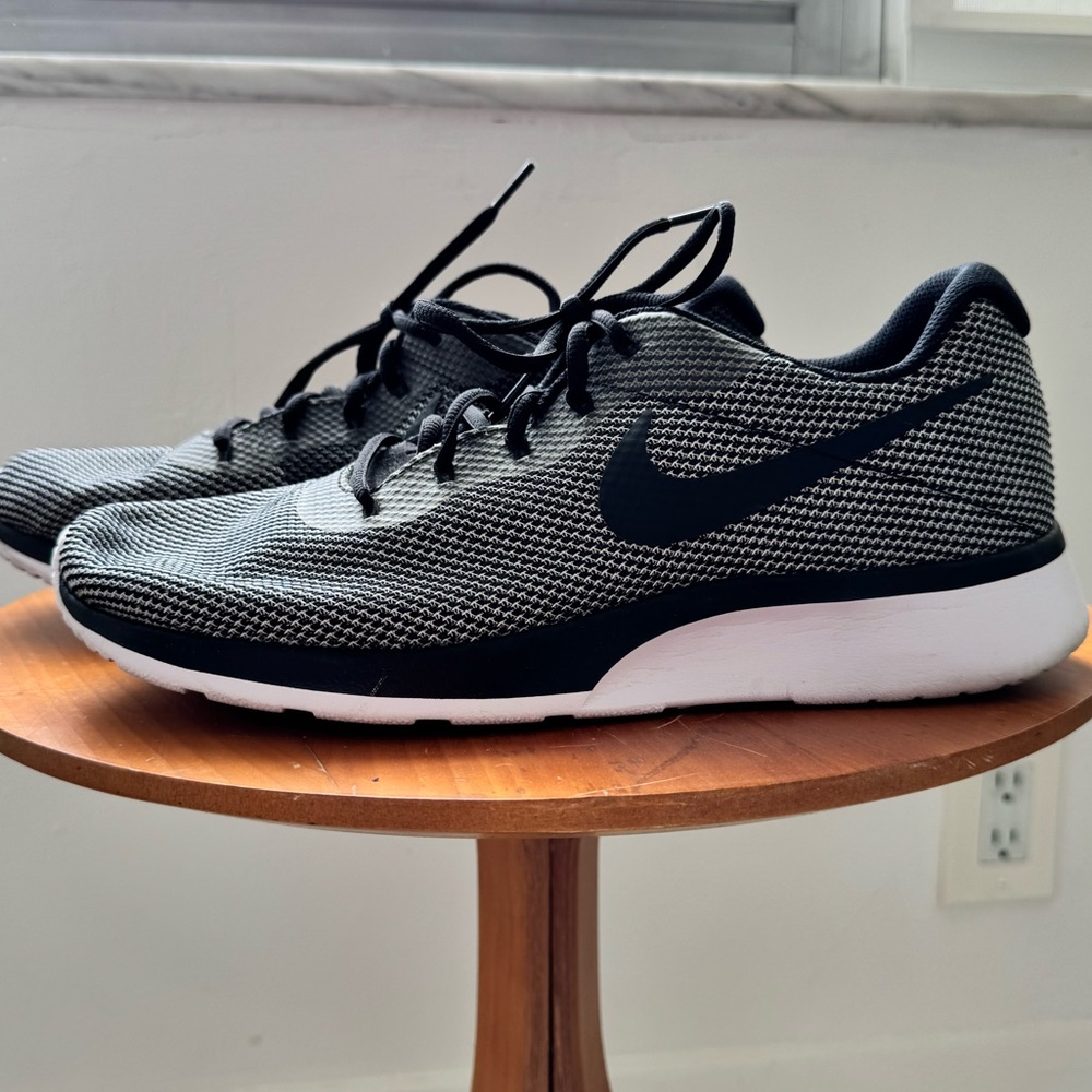 Nike Tanjun Racer Men Black and White Sneakers, Style 921669, Size 10